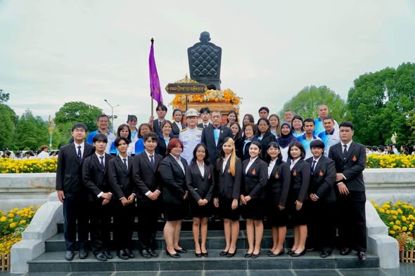 คณบดีคณะวิทยาการจัดการ ม.อ.นำทีมผู้บริหาร บุคลากร และนักศึกษา ร่วมพิธีวางพวงมาลา เนื่องใน "วันมหิดล" ประจำปี 2569