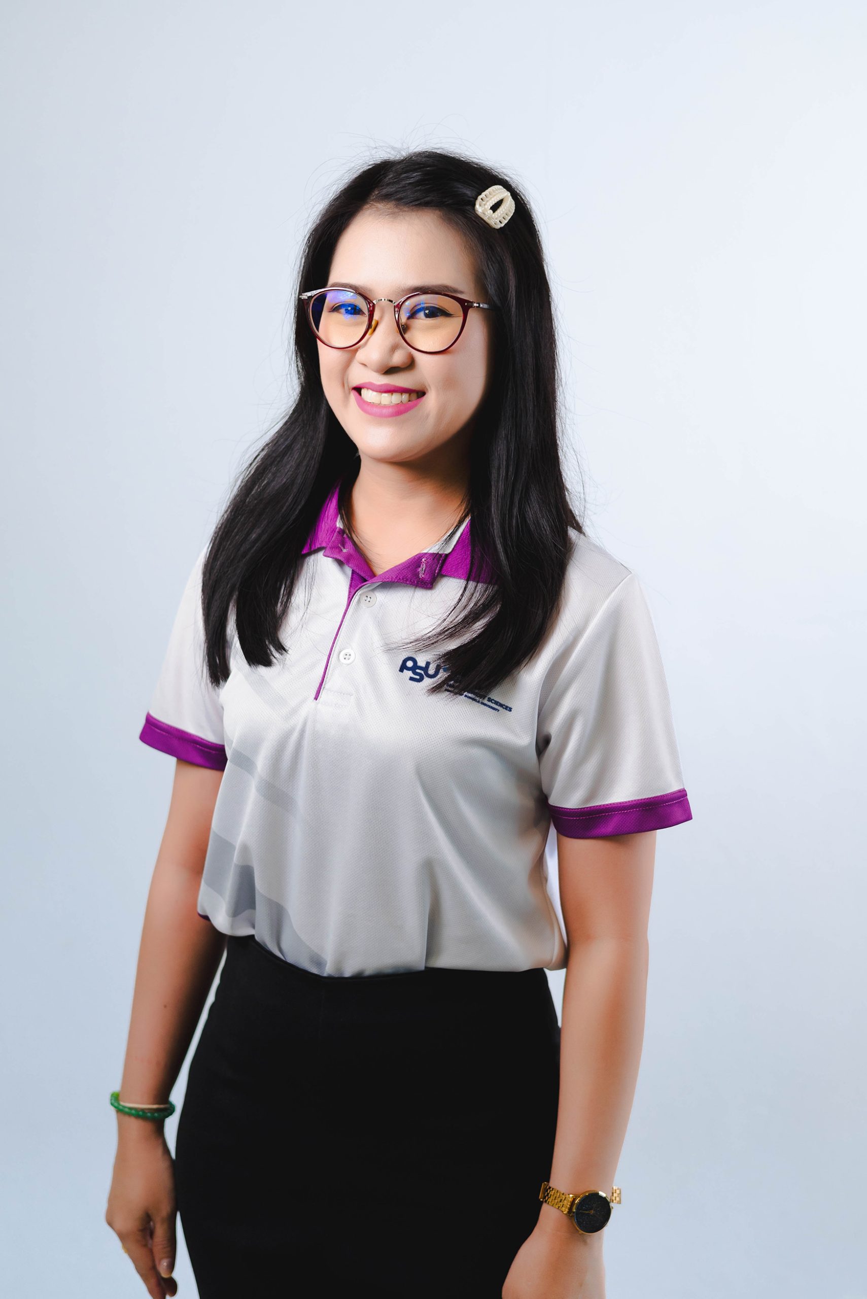 นางสาวอาจารี จิตนุราช