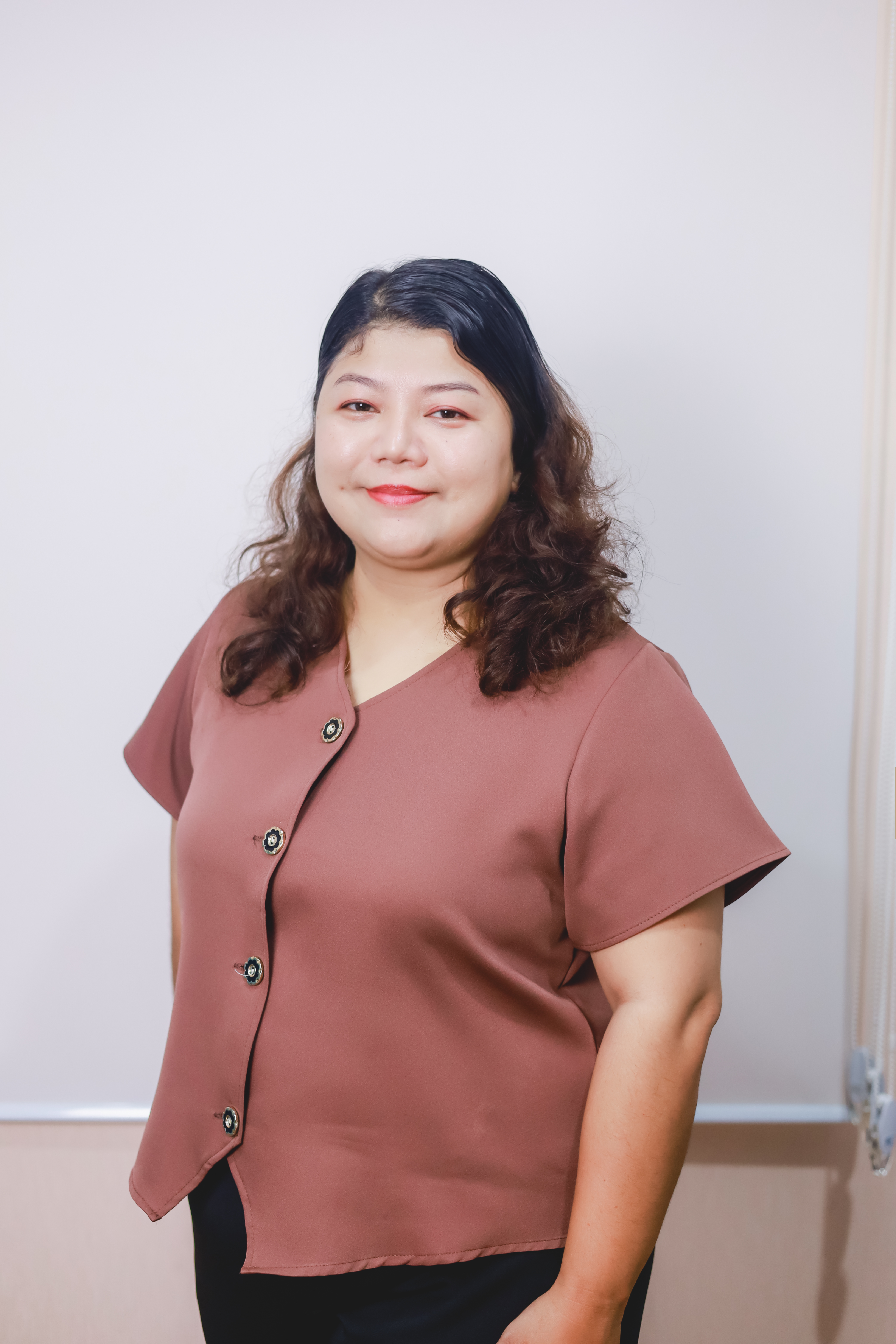 นางสาวธารีรัตน์ วัชรวรานนท์