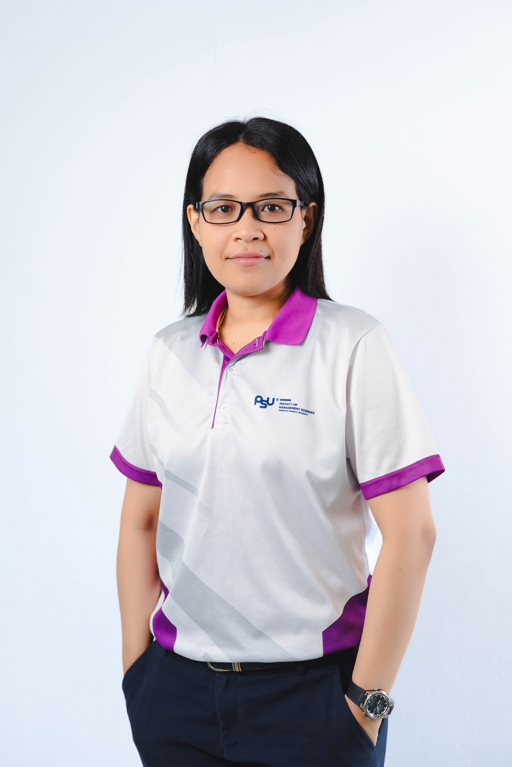 นางสาวทิพวรรณ ปิ่นทองพันธ์